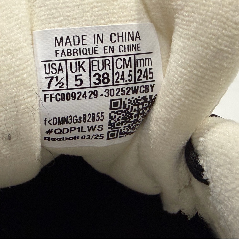 Reebok Classic White and Black Shoes - Picture 6 of 7